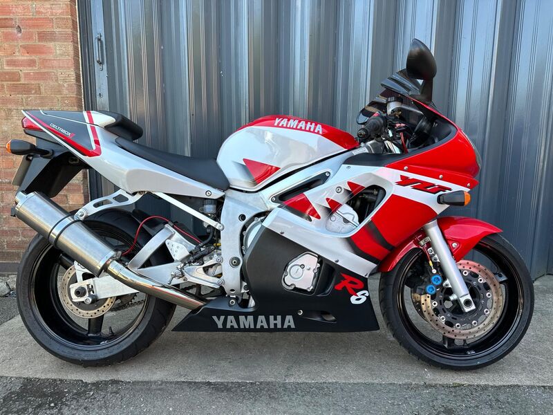 YAMAHA R6