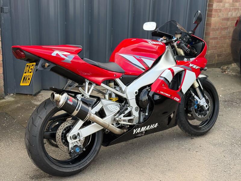 YAMAHA YZF-R1