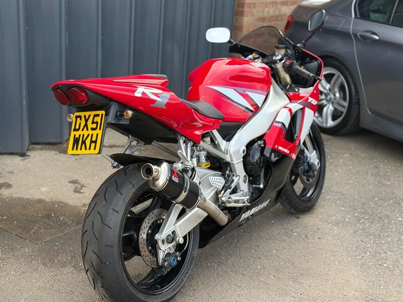 YAMAHA YZF-R1