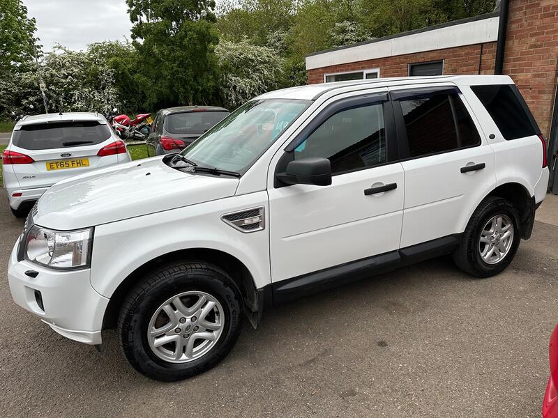 View LAND ROVER FREELANDER 2 2.2 TD4 S