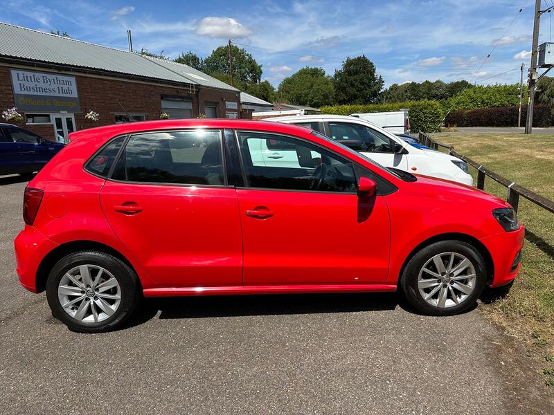 VOLKSWAGEN POLO