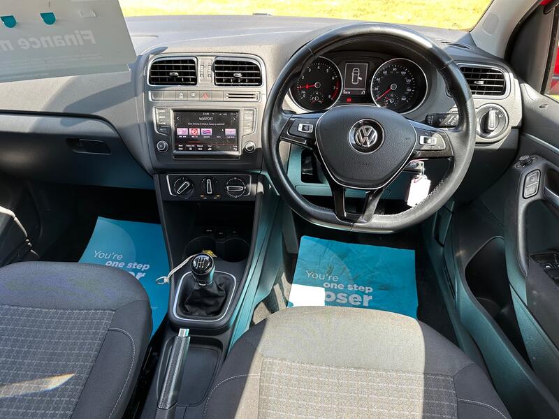 VOLKSWAGEN POLO